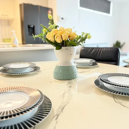Spacious Newly Renovated 3-bedroom Opposite Westfield Chermside Apartment *