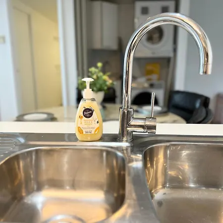 Apartment Spacious Newly Renovated 3-bedroom Opposite Westfield Chermside *