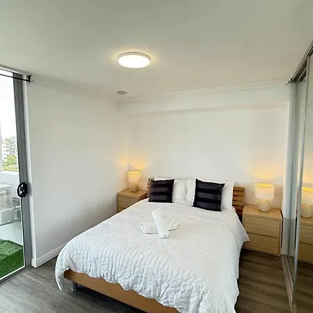 Apartment Spacious Newly Renovated 3-bedroom Opposite Westfield Chermside *
