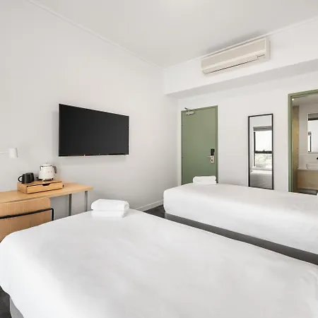 Yha Hostel *