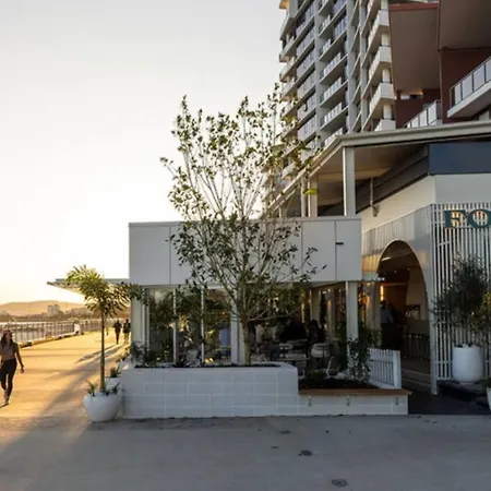 Hamilton Riverside Luxury W Carpark Apartment