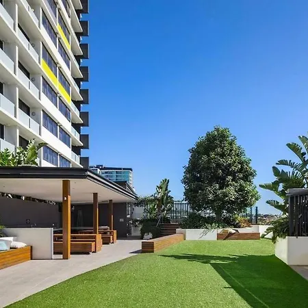 Hamilton Riverside Luxury W Carpark Apartment
