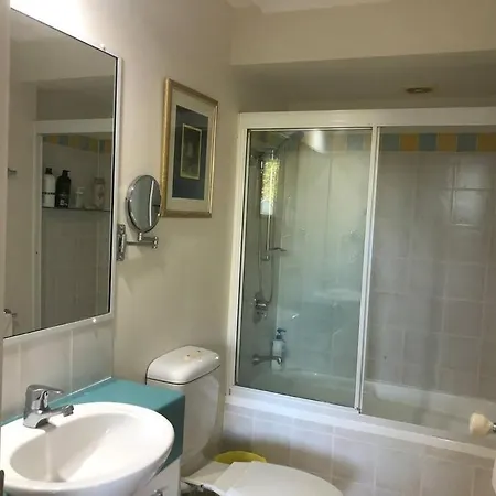 Apartment 2brm With Beautiful View In A Great Location Free Parking *