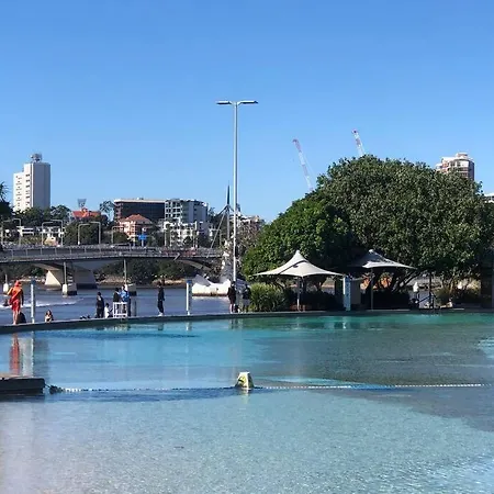 2brm With Beautiful View In A Great Location Free Parking Apartment Brisbane