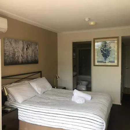 2brm With Beautiful View In A Great Location Free Parking *