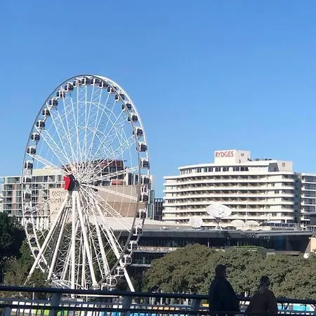 2brm With Beautiful View In A Great Location Free Parking Apartment