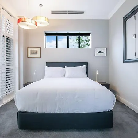 'the Stuart' Tri-level Luxury With Poolside Dining Brisbane