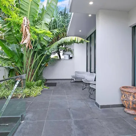 Apartment 'the Stuart' Tri-level Luxury With Poolside Dining Brisbane