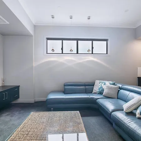 'the Stuart' Tri-level Luxury With Poolside Dining *
