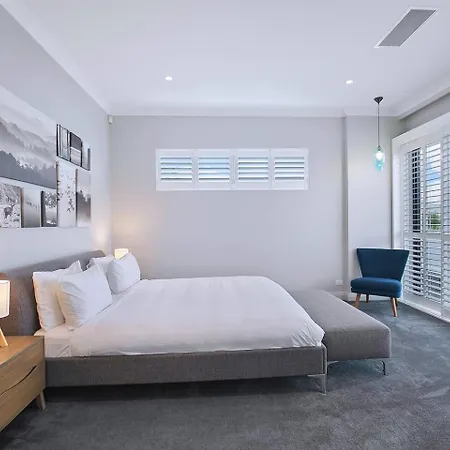 'the Stuart' Tri-level Luxury With Poolside Dining
