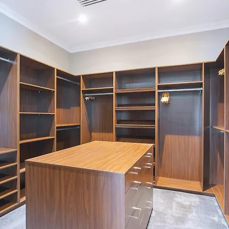'the Stuart' Tri-level Luxury With Poolside Dining Brisbane