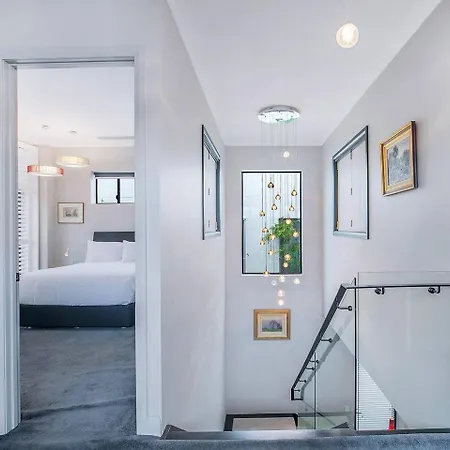 'the Stuart' Tri-level Luxury With Poolside Dining