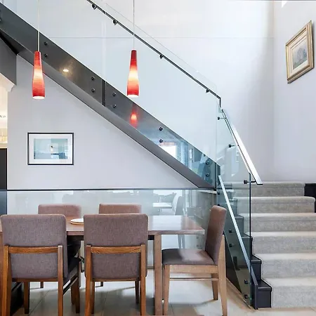 'the Stuart' Tri-level Luxury With Poolside Dining Apartment Brisbane