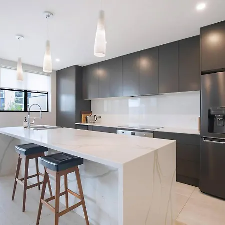 'the Stuart' Tri-level Luxury With Poolside Dining * Brisbane
