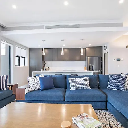 Apartment 'the Stuart' Tri-level Luxury With Poolside Dining *