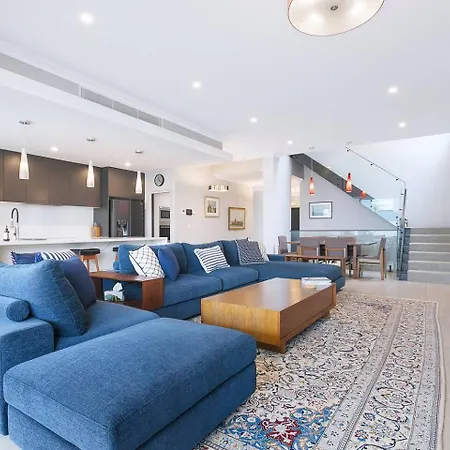 Apartment 'the Stuart' Tri-level Luxury With Poolside Dining Brisbane