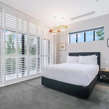 'the Stuart' Tri-level Luxury With Poolside Dining *