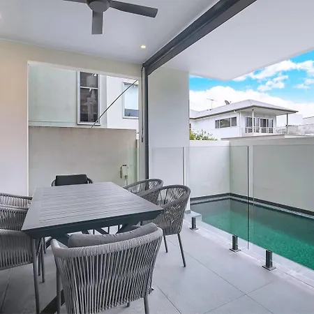 'the Stuart' Tri-level Luxury With Poolside Dining * Brisbane