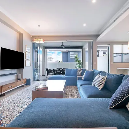 Apartment 'the Stuart' Tri-level Luxury With Poolside Dining