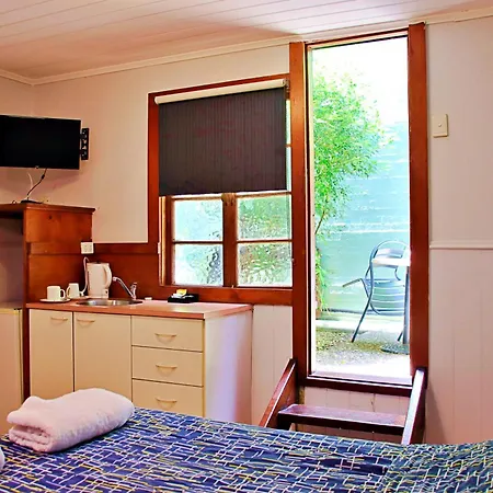 Manor Motel 3*