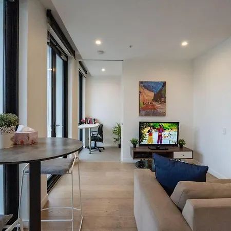 2br - Pool, Gym & Big Balcony M25 * Brisbane