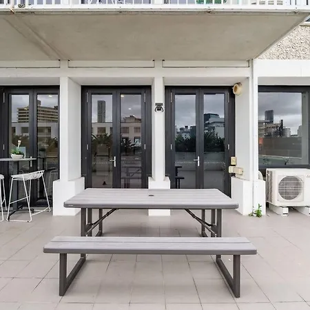 2br - Pool, Gym & Big Balcony M25 *