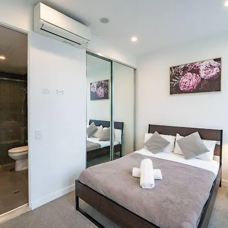 2br - Pool, Gym & Big Balcony M25 *