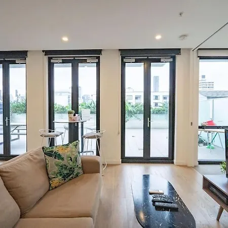 2br - Pool, Gym & Big Balcony M25 Apartment Brisbane