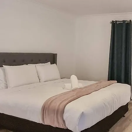 Wishart 1bed 1bath Tiny, Quiet House W Parking M15 Brisbane