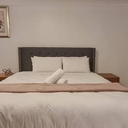 Wishart 1bed 1bath Tiny, Quiet House W Parking M15 Apartment Brisbane