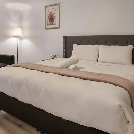 Apartment Wishart 1bed 1bath Tiny, Quiet House W Parking M15