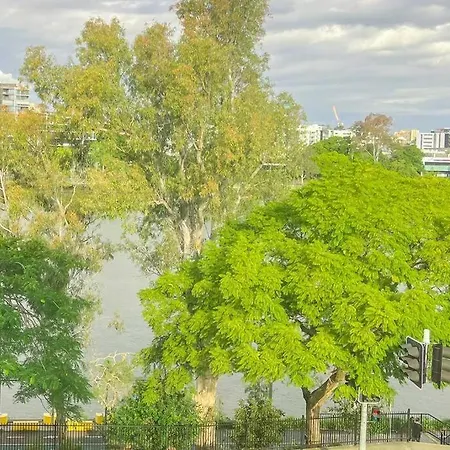 Quaint Auchenflower 1b1b W Parking Close To Uq M5 Apartment Brisbane