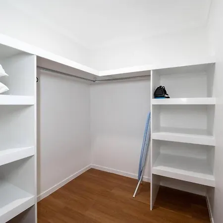 2br With Outdoor Deck With Nearby M10 *