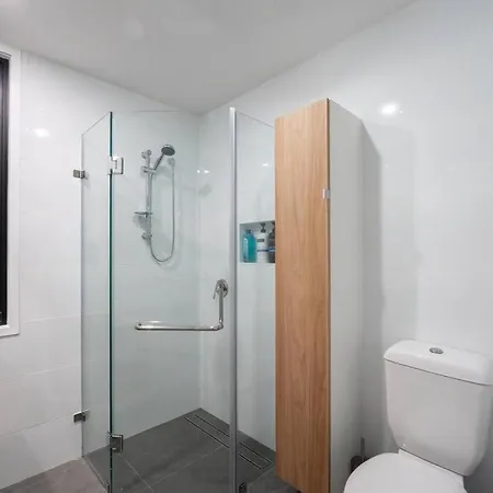 2br With Outdoor Deck With Nearby M10 * Brisbane