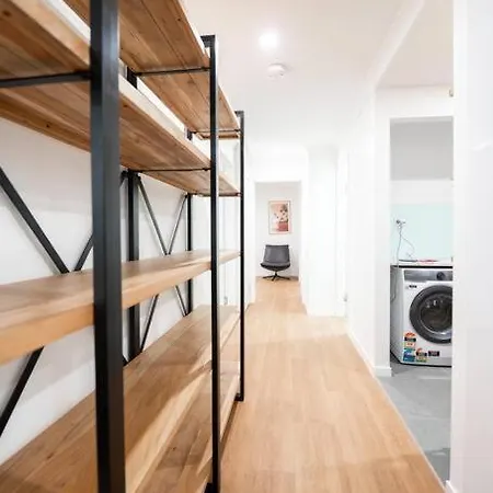 2br With Outdoor Deck With Nearby M10 *