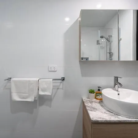 2br With Outdoor Deck With Nearby M10 * Brisbane