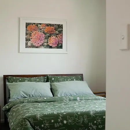 Located In The Heart Of Indooroopilly Apartment