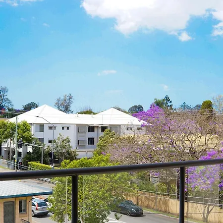 Located In The Heart Of Indooroopilly Apartment *