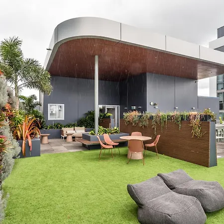 Modern 2 Bedroom With Parking South * Brisbane