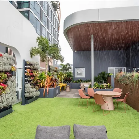 Modern 2 Bedroom With Parking South