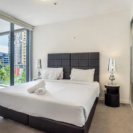 Modern 2 Bedroom With Parking South Brisbane