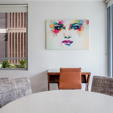 Apartment Modern 2 Bedroom With Parking South *