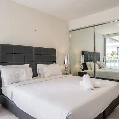 Modern 2 Bedroom With Parking South Apartment Brisbane