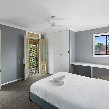 Spacious Affordable 7b3b 2 Living Pool Yard And Mall * Brisbane