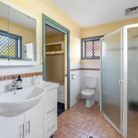 Spacious Affordable 7b3b 2 Living Pool Yard And Mall Holiday home Brisbane