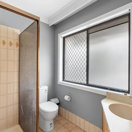 Spacious Affordable 7b3b 2 Living Pool Yard And Mall *