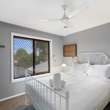 Spacious Affordable 7b3b 2 Living Pool Yard And Mall
