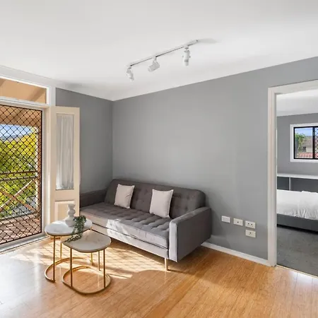 Spacious Affordable 7b3b 2 Living Pool Yard And Mall Brisbane