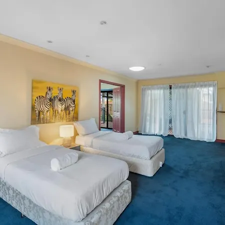 Spacious Affordable 7b3b 2 Living Pool Yard And Mall * Brisbane