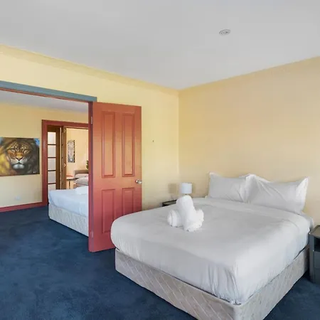 Spacious Affordable 7b3b 2 Living Pool Yard And Mall